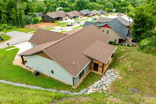 1129 Traders Walk, Johnson City, TN 37601