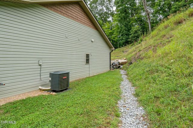 1129 Traders Walk, Johnson City, TN 37601