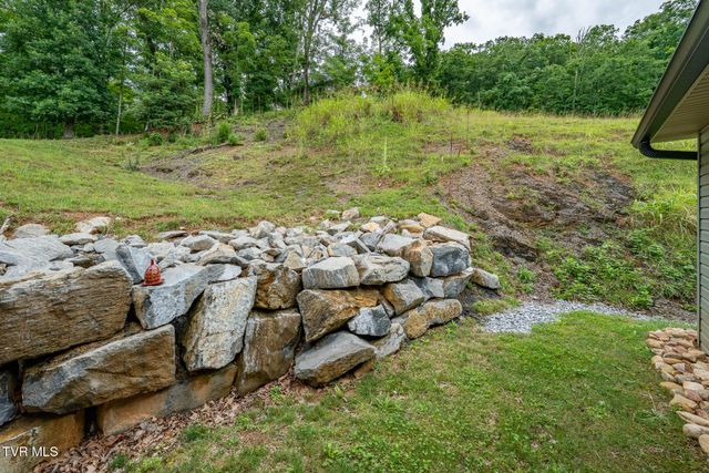 1129 Traders Walk, Johnson City, TN 37601