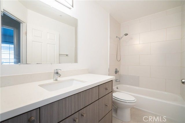 18347 Saticoy 28, Reseda (los Angeles), CA 91335