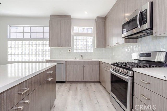 18347 Saticoy 28, Reseda (los Angeles), CA 91335