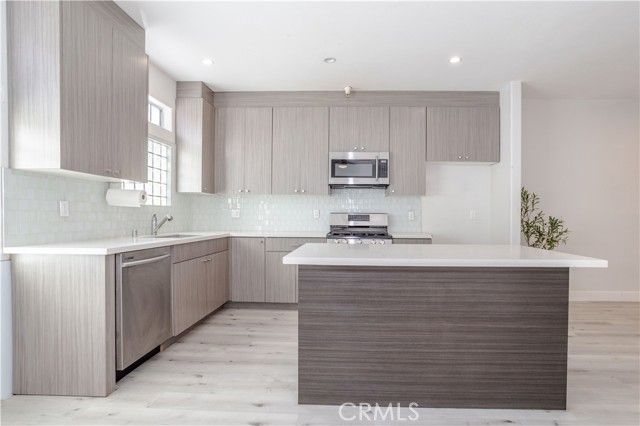 18347 Saticoy 28, Reseda (los Angeles), CA 91335