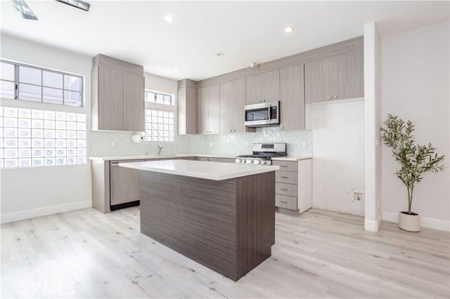 18347 Saticoy 28, Reseda (los Angeles), CA 91335