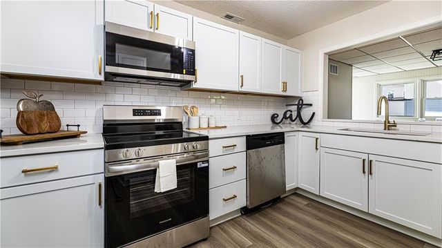 610 SW Browning Avenue, Lee's Summit, MO 64063