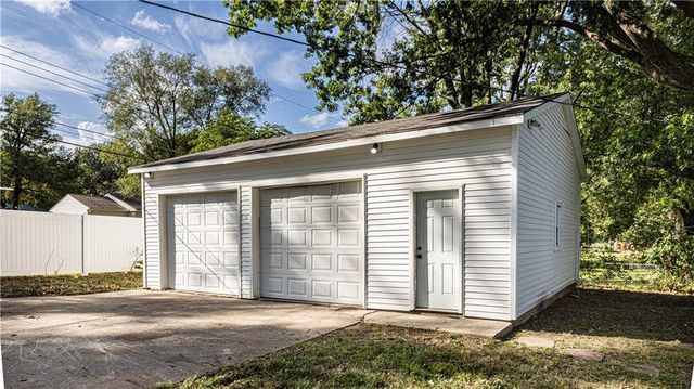 610 SW Browning Avenue, Lee's Summit, MO 64063