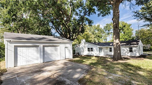 610 SW Browning Avenue, Lee's Summit, MO 64063