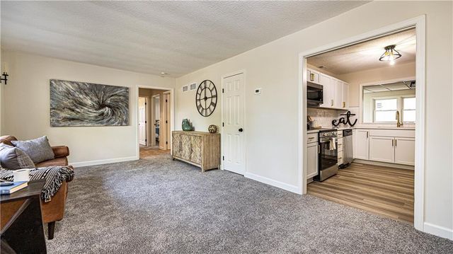 610 SW Browning Avenue, Lee's Summit, MO 64063