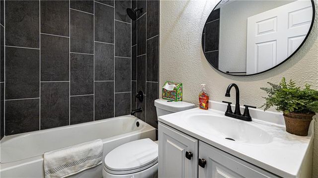 610 SW Browning Avenue, Lee's Summit, MO 64063