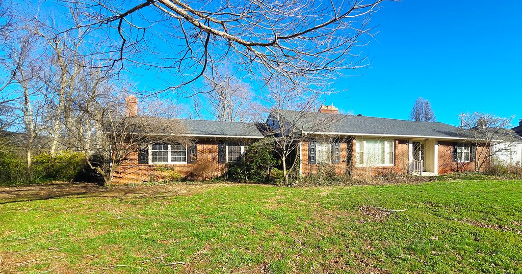 Image 1 of property listing at 4 Lilac Lane, Centralia, IL 62801