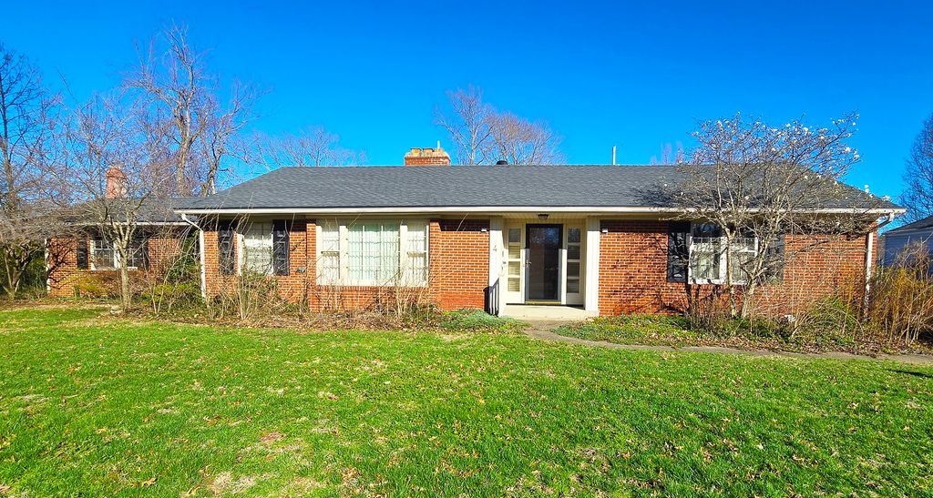 Image 2 of property listing at 4 Lilac Lane, Centralia, IL 62801