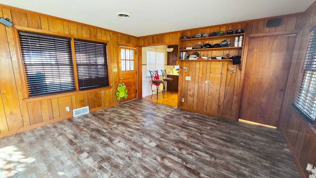 Image 12 of property listing at 4 Lilac Lane, Centralia, IL 62801