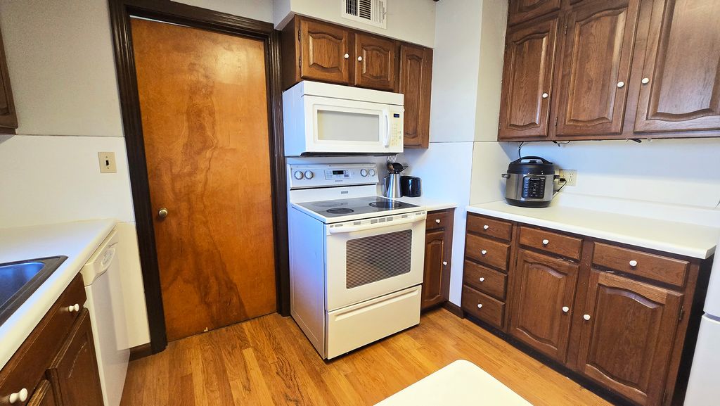 Image 13 of property listing at 4 Lilac Lane, Centralia, IL 62801