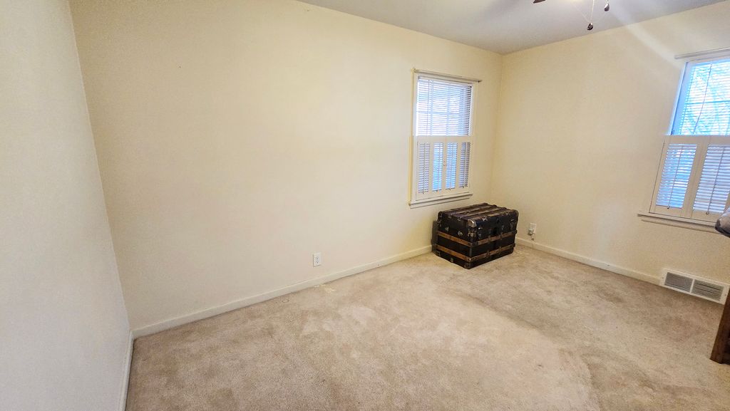 Image 21 of property listing at 4 Lilac Lane, Centralia, IL 62801