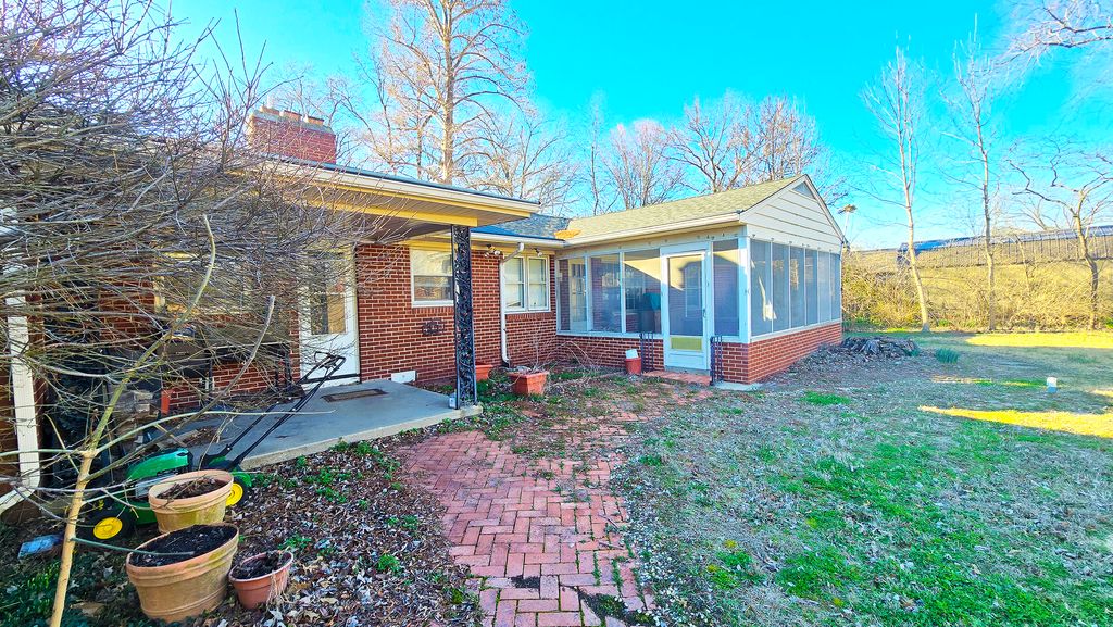 Image 32 of property listing at 4 Lilac Lane, Centralia, IL 62801