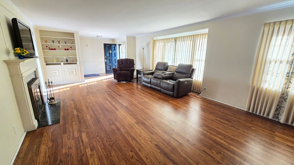 Image 5 of property listing at 4 Lilac Lane, Centralia, IL 62801