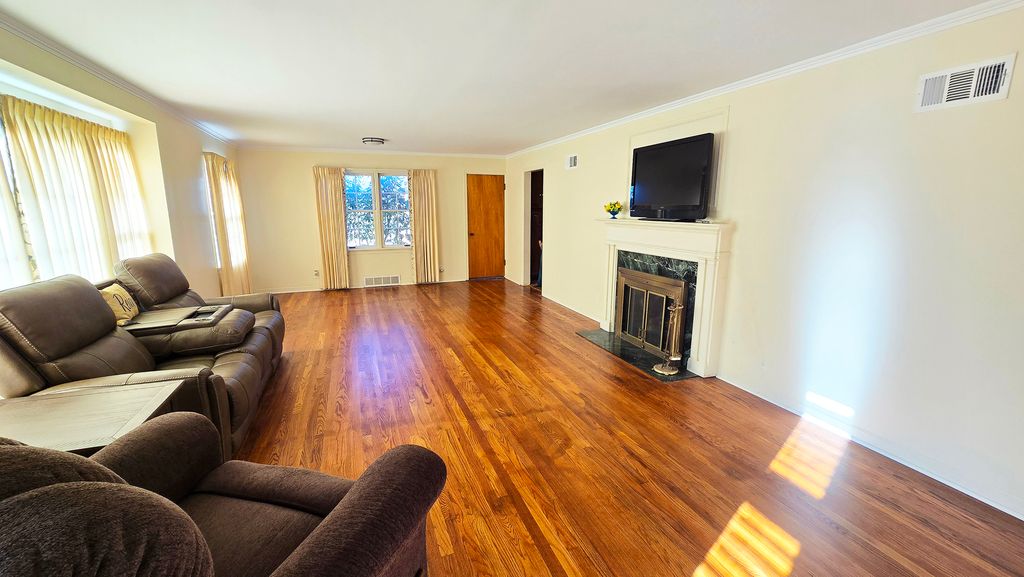 Image 7 of property listing at 4 Lilac Lane, Centralia, IL 62801