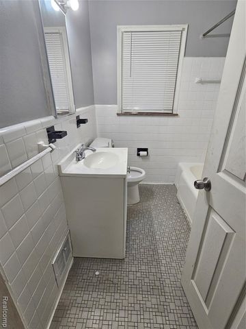 14072 Carlisle Street, Detroit, MI 48205