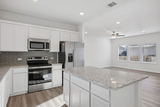 120 Outlaw DR, Jarrell, TX 76537