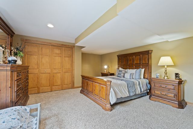 N775 W Curtis Square, Geneva, IL 60134