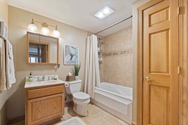 N775 W Curtis Square, Geneva, IL 60134