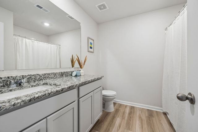 633 Cedar Brook Dr, White House, TN 37188