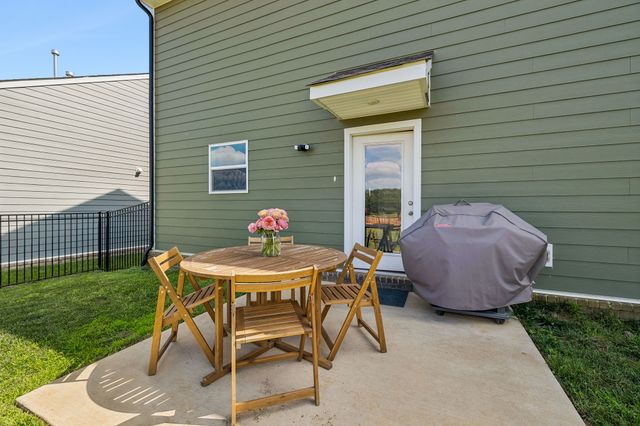 633 Cedar Brook Dr, White House, TN 37188