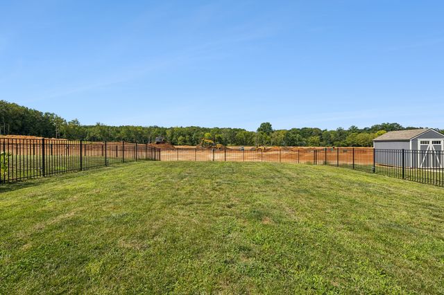633 Cedar Brook Dr, White House, TN 37188