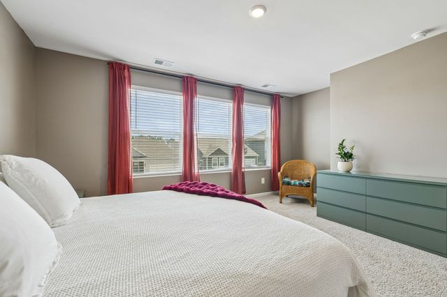 633 Cedar Brook Dr, White House, TN 37188