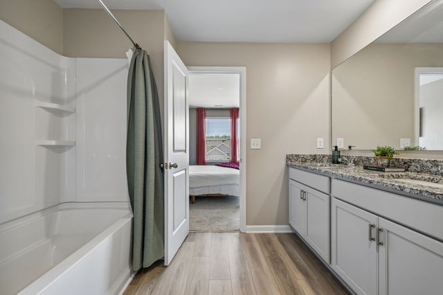 633 Cedar Brook Dr, White House, TN 37188