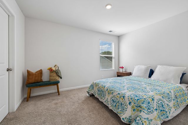 633 Cedar Brook Dr, White House, TN 37188
