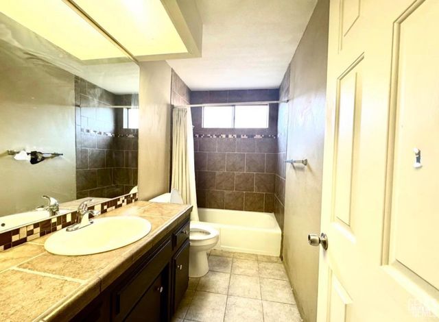 4136 Pinewood Lake Drive, Bakersfield, CA 93309