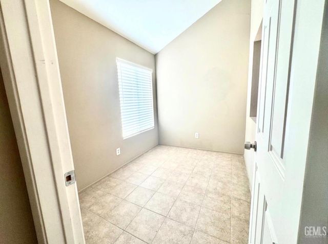 4136 Pinewood Lake Drive, Bakersfield, CA 93309