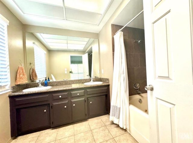 4136 Pinewood Lake Drive, Bakersfield, CA 93309