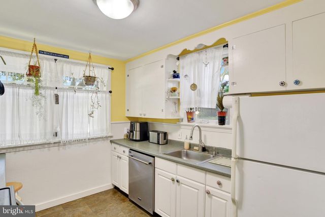 3805 LOCUST LN, Harrisburg, PA 17109