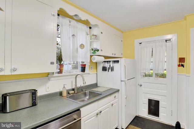 3805 LOCUST LN, Harrisburg, PA 17109