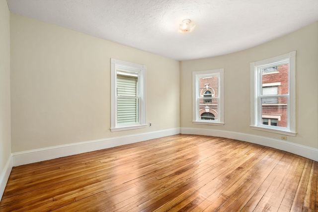 10 Royal St, Boston, MA 02134