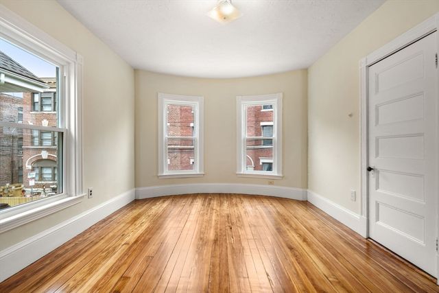 10 Royal St, Boston, MA 02134