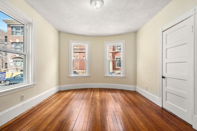 10 Royal St, Boston, MA 02134