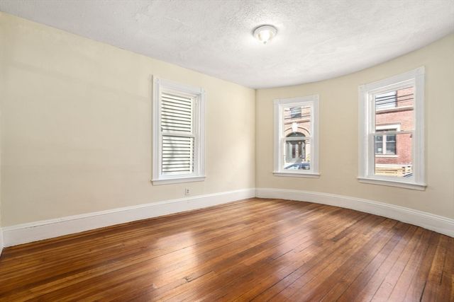 10 Royal St, Boston, MA 02134