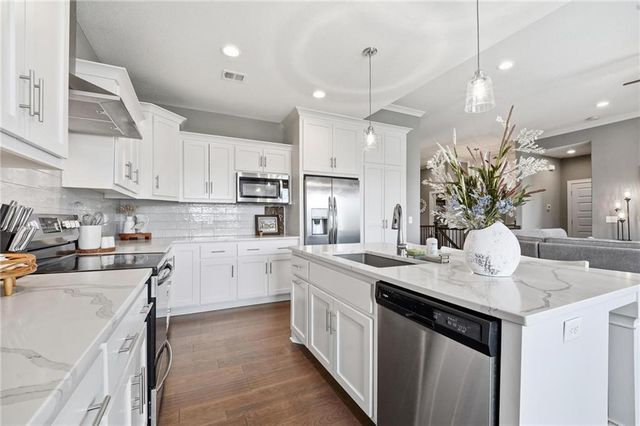 12100 Canna Court, Peculiar, MO 64078