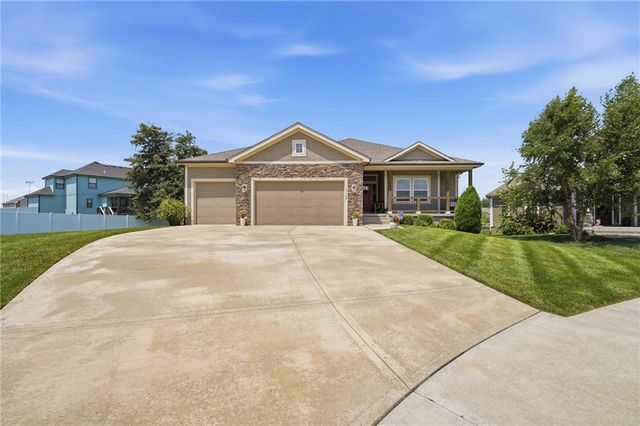 12100 Canna Court, Peculiar, MO 64078