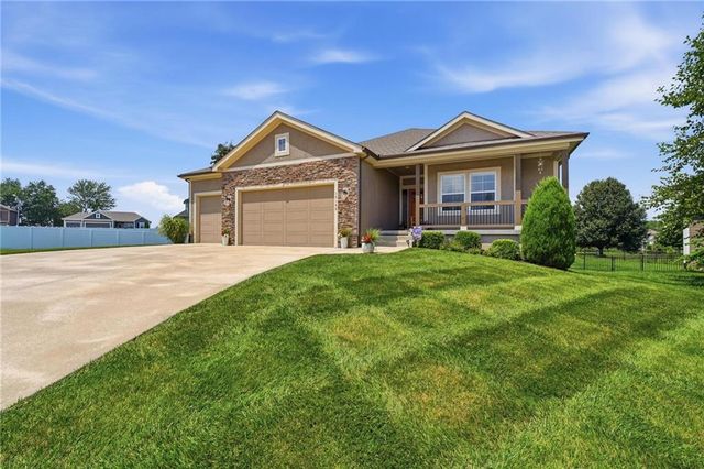 12100 Canna Court, Peculiar, MO 64078