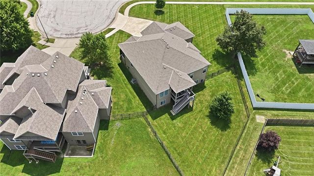 12100 Canna Court, Peculiar, MO 64078