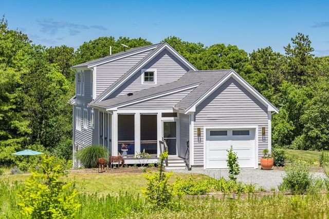 410 Blueberry Pond Dr, Brewster, MA 02631
