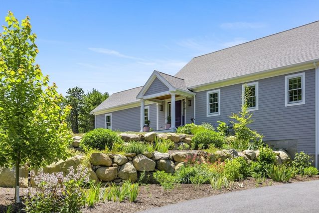 410 Blueberry Pond Dr, Brewster, MA 02631
