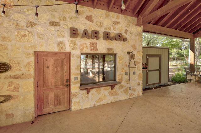 18905 Leisure LN, Jonestown, TX 78645
