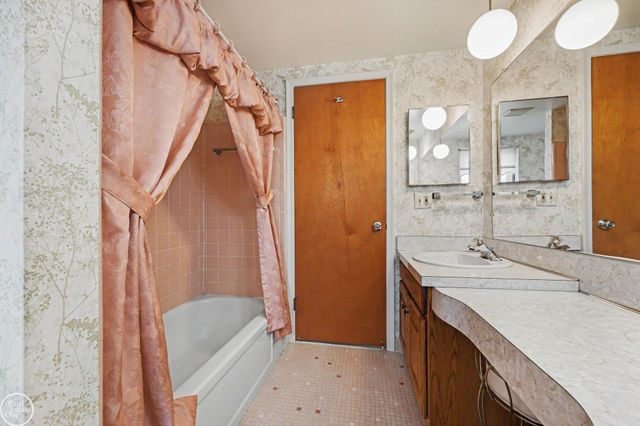 33316 Mina Drive, Sterling Heights, MI 48312