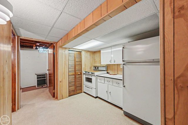 33316 Mina Drive, Sterling Heights, MI 48312