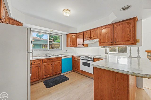 33316 Mina Drive, Sterling Heights, MI 48312