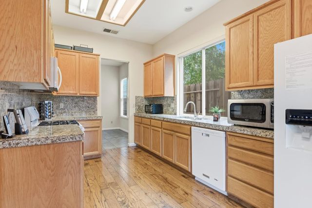 3808 Guildford Ln, Modesto, CA 95355